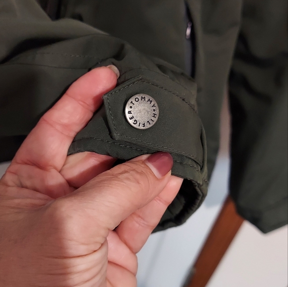 Green Tommy Hilfiger winter coat. Size xl - Picture 9 of 10